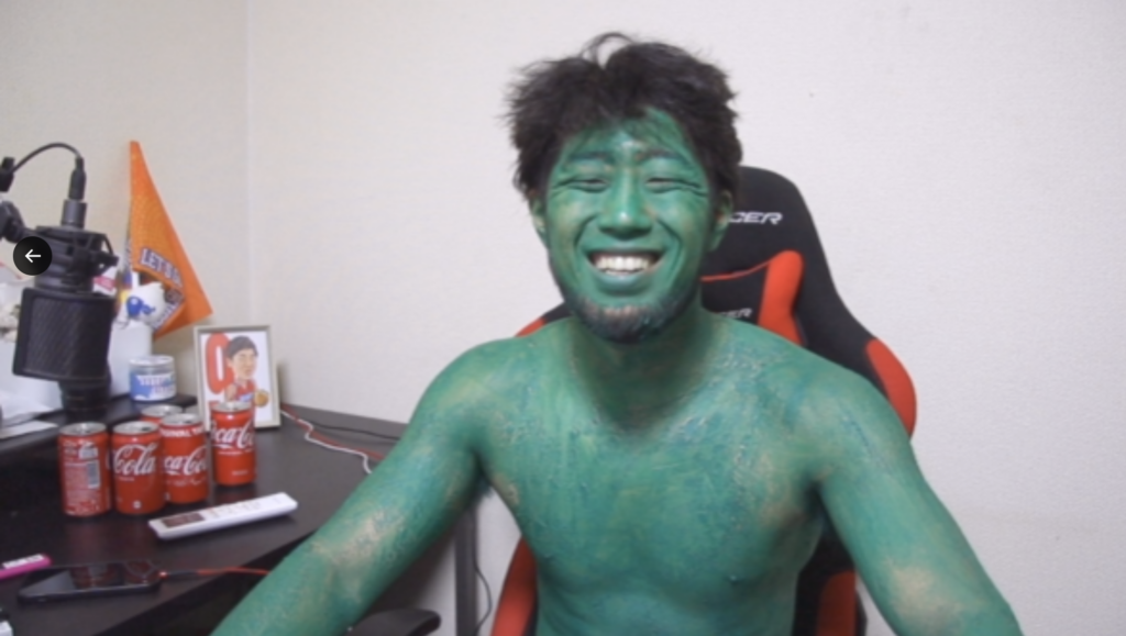 Beyond the Background: Streamer Vanzi Turns His Body into a Gaming Monitor